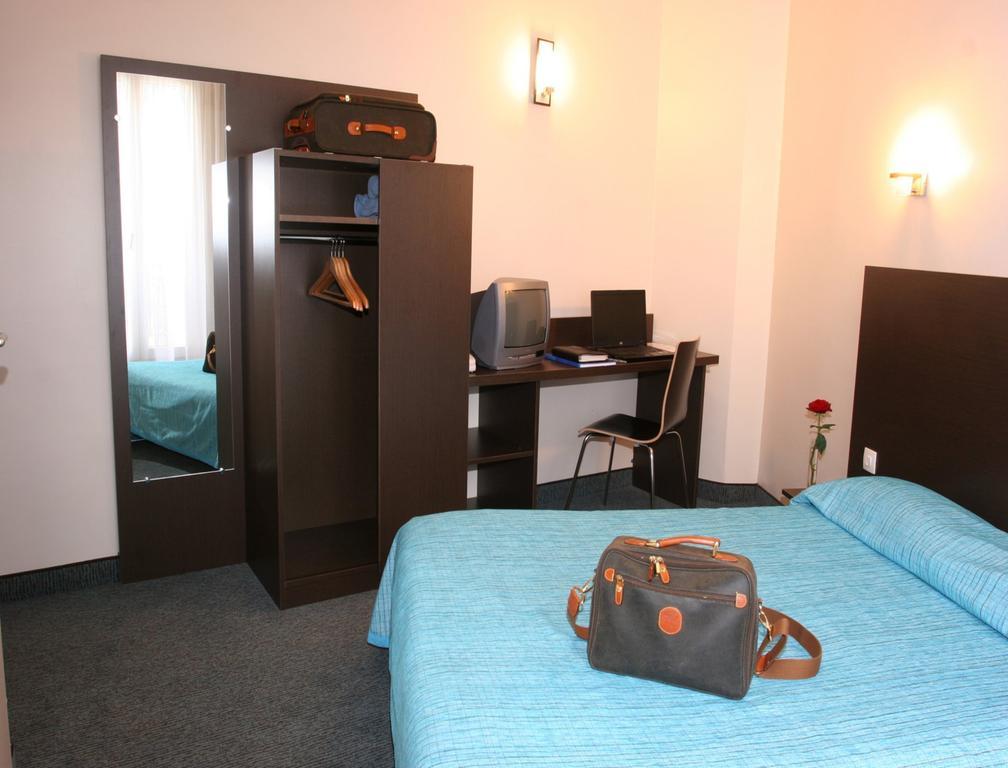 Hotel Amarys Simart París Habitación foto