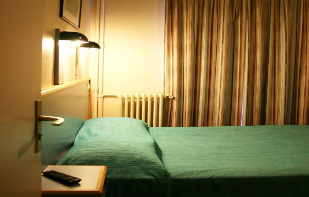 Hotel Amarys Simart París Habitación foto
